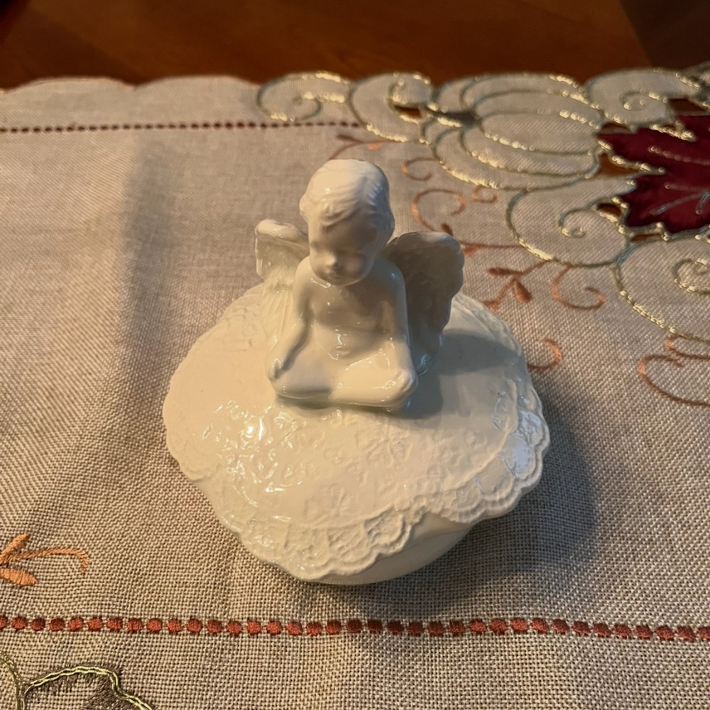 Cherub trinket dish